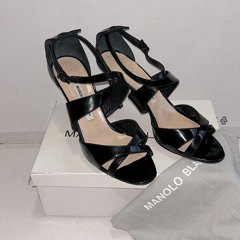 Manolo Blahnik Ginkoballo black patent leather